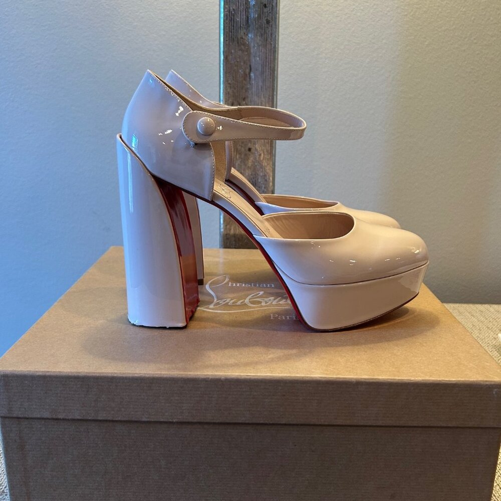 Christian Louboutin Movida MJ 130 Pumps in Leche